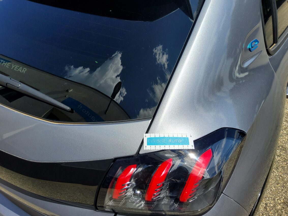 208 arrière droit accident mal réparé